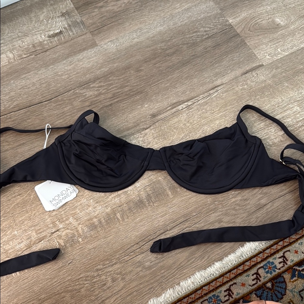 Monday Swimwear Elegant Black Bikini Top Maui size large brand new